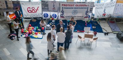 Wiemy, ilu lekarzy przyłączyło się do protestu. Coś nam grozi?