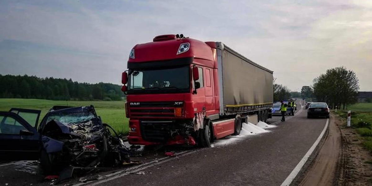 Tragedia w Przebrodzie. Z auta została miazga