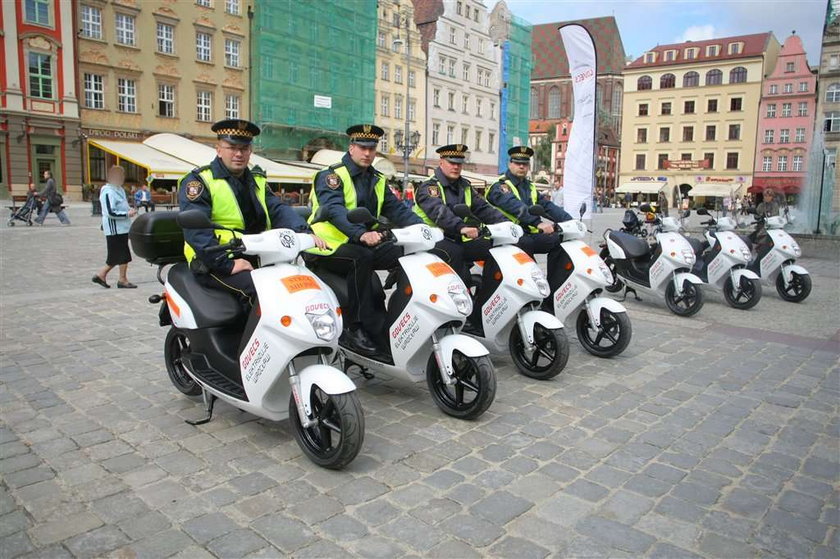 We Wrocławiu strażnicy jeżdżą na skuterach