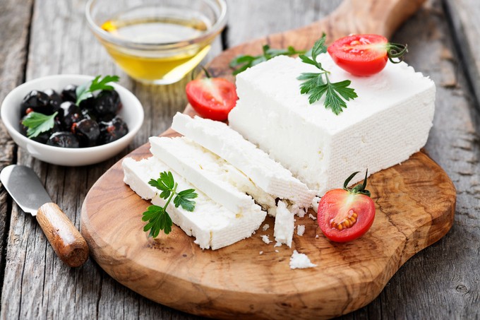 Fogyaszthatok feta sajtot a várandósság alatt? Az orvos válaszol