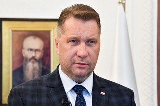 Czy będzie ustawowy zakaz używania smartfonów w szkołach? Czarnek odpowiada