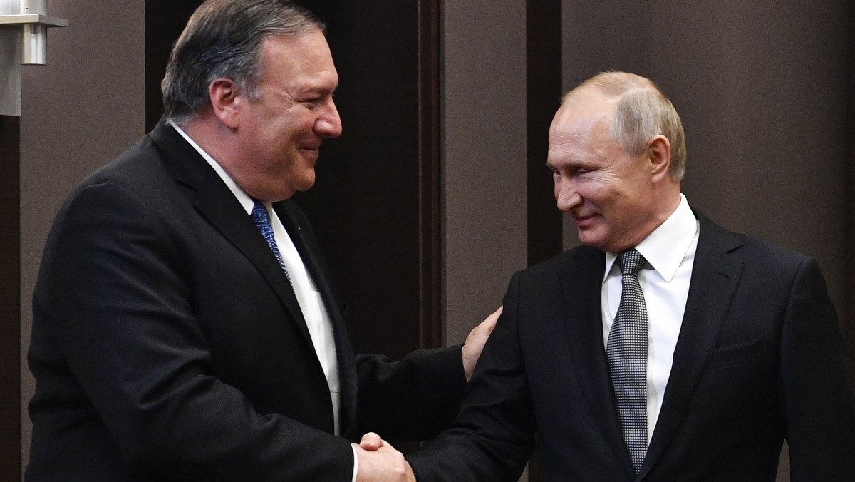 Prezydent Rosji Władimir Putin powiedział wczoraj na spotkaniu w Soczi z sekretarzem stanu USA Mikem Pompeo, że Moskwa chciałaby odnowienia relacji z Waszyngtonem. Rosyjski prezydent wyraził nadzieję, że powstają obecnie warunki, które są do tego potrzebne.