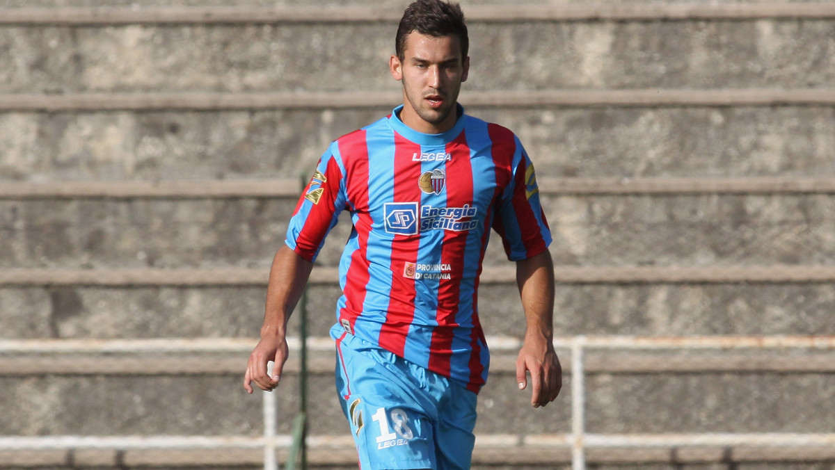 Catania Calcio pokonała Genoę CFC 2:1 (0:1) w meczu 27. kolejki włoskiej Serie A. W barwach gospodarzy wystąpił Błażej Augustyn, ale w 75. minucie został ukarany czerwoną kartką i musiał opuścić boisko.