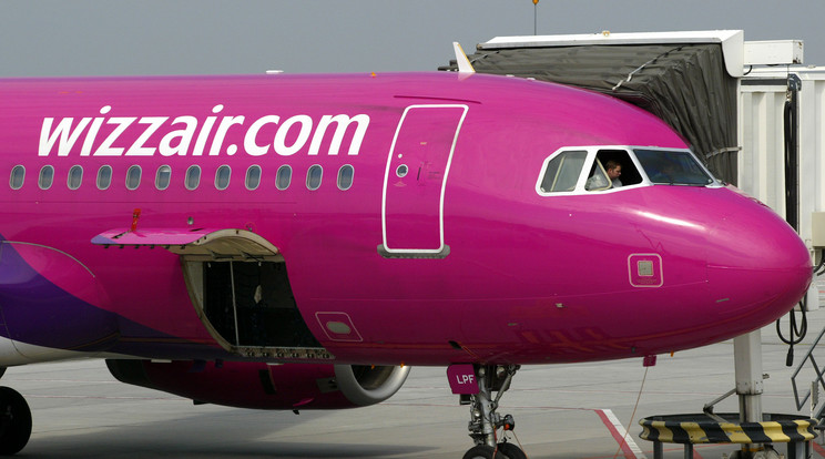 Majdnem levitte az emberek fejét a rekord alacsony magasságban haladó WizzAir. / Illusztráció: Northfoto