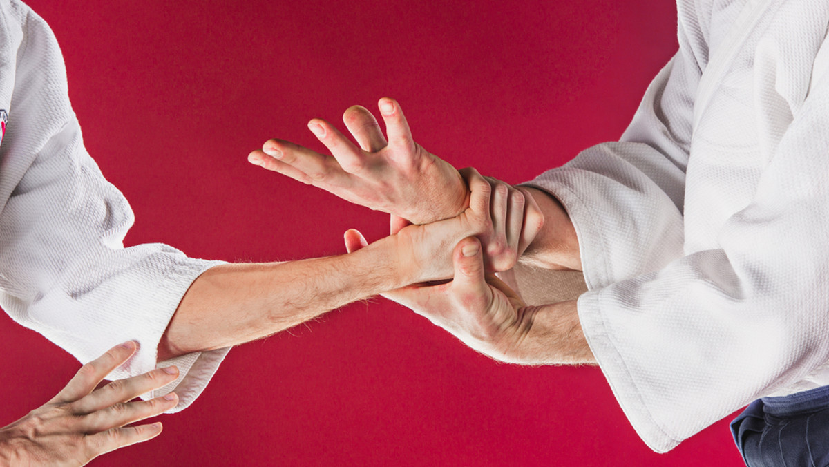 Jedną z głównych zasad aikido jest zakaz rywalizacji sportowej (nie ma zawodów, mistrzostw itp.). Jest to sztuka walki, której celem jest samoobrona. Nie wolno umiejętności wykorzystywać do ataku, jedynie odpowiadać na atak. Co jeszcze warto wiedzieć o tej dyscyplinie?