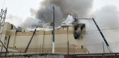 Dramatyczne sceny. Pożar centrum handlowego. Ludzie skakali z okien. Wśród ofiar są dzieci