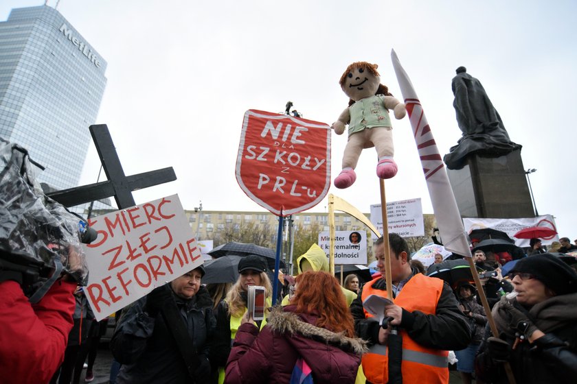 Nauczyciele żądają podwyżek