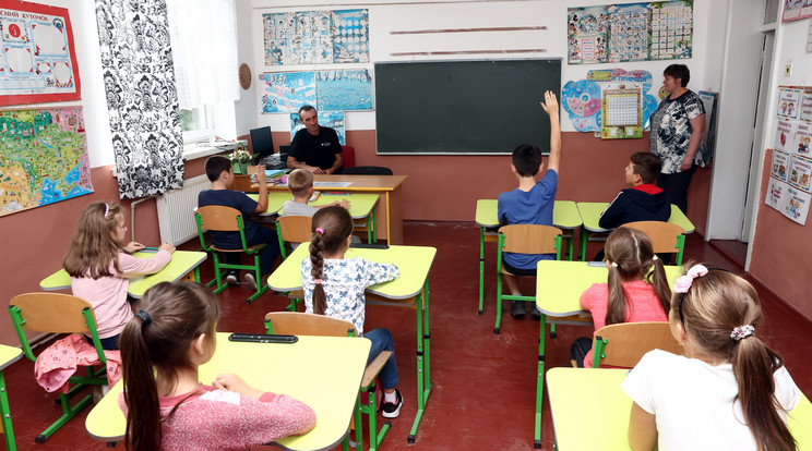 Többé nem lesz nyilvános, hogy hány tanár hiányzik az oktatási rendszerből / Illusztráció: Pozsonyi Zita