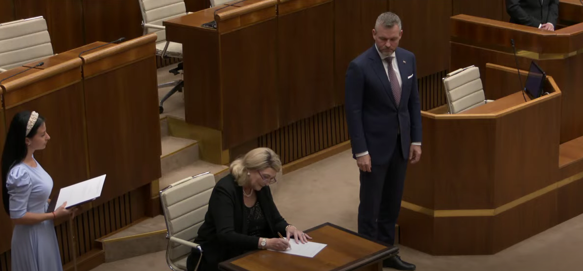 Záborská ukázala nový účes a prišla s paličkou.