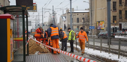 Zbudowali za wąskie przystanki. Tramwaj się nie mieści