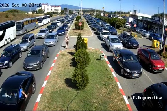 (FOTO) GUŽVE DO GRČKOG MORA, ČEKA SE SKORO DVA SATA Zakrčenja na Dojranu i Evzoniju, ljudi masovno krenuli na alternativne prelaze, ali je i tamo KOLAPS