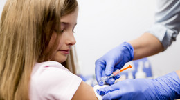 Czym szczepić dzieci? Nie nową szczepionką przeciw COVID-19
