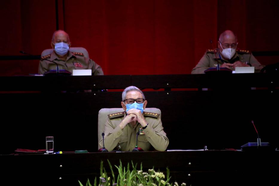 Raúl Castro (89) tábornok a kubai Kommunista Párt VIII. kongresszusán mondott le főtitkári posztról, s ezzel a párt vezetéséről/ EPA/ARIEL LEY ROYERO
