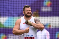 Paweł Fajdek rapuje z Peją. Posłuchaj utworu i zobacz teledysk [WIDEO]