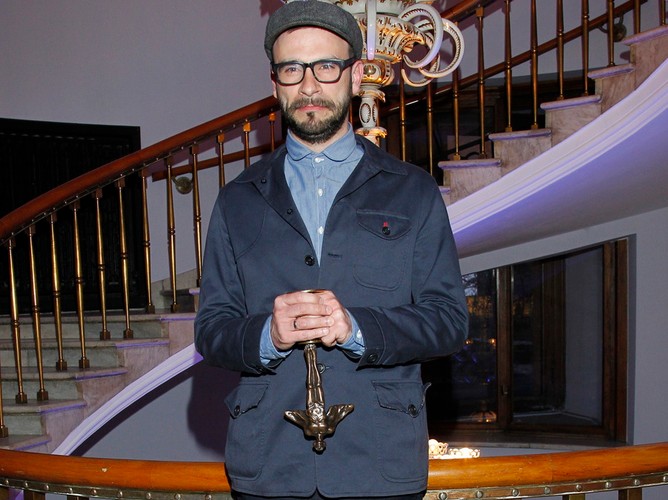 Fisz wyróżniony w kategorii Album Roku Hip-Hop/ R'n'B/ Reggae za płytę 'Zwierzę Bez Nogi'