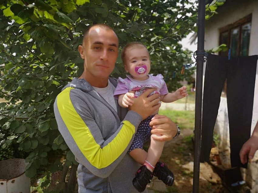 Marko Nikolić sa malom Teodorom