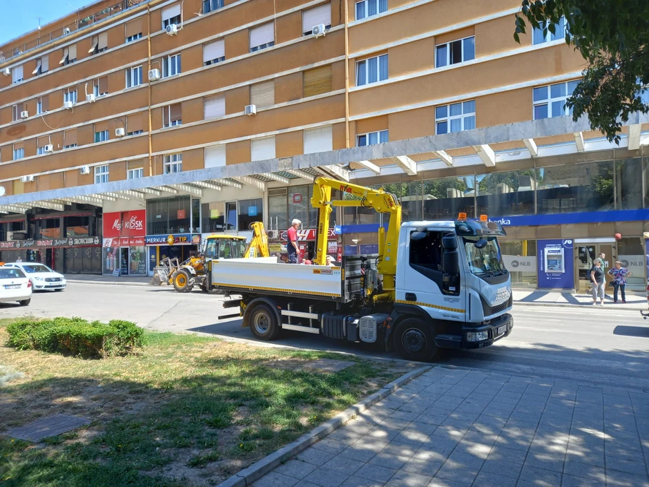 Prethodnih dana je ulica još uvek bila prohodna