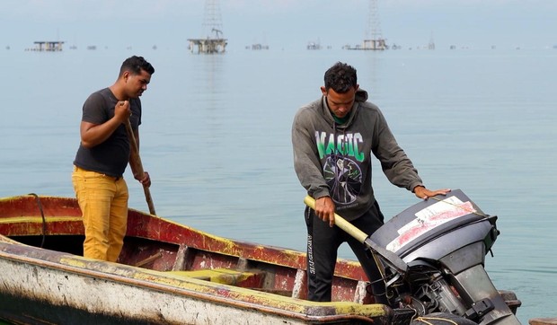 Karlos Rodrigez (desno) kaže da bi pozdravio američke investicije i otvaranje novih radnih mesta za njegovu decu | Foto: BBC