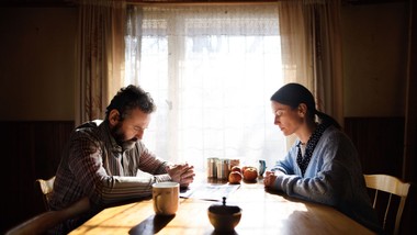 stopa ubóstwa w polsce w dół w 2024: gus odnotował spadek ubóstwa skra