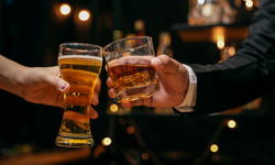 Piwo czy whisky - jaki alkohol jest najbardziej zabójczy dla wątroby?