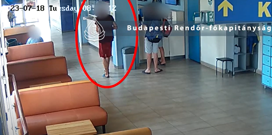 A zuglói rendőrök elfogták a férfit, aki egy uszodában elhelyezett életmentő készüléket próbált meg elvinni /Fotó: police.hu videorészlet