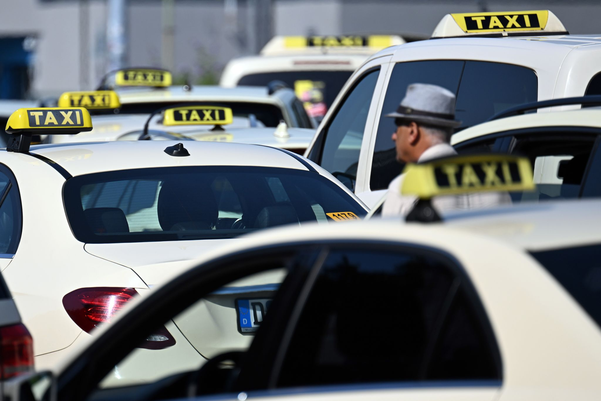 Taxi-Demos in Berlin: 1000 Fahrer protestieren gegen Uber