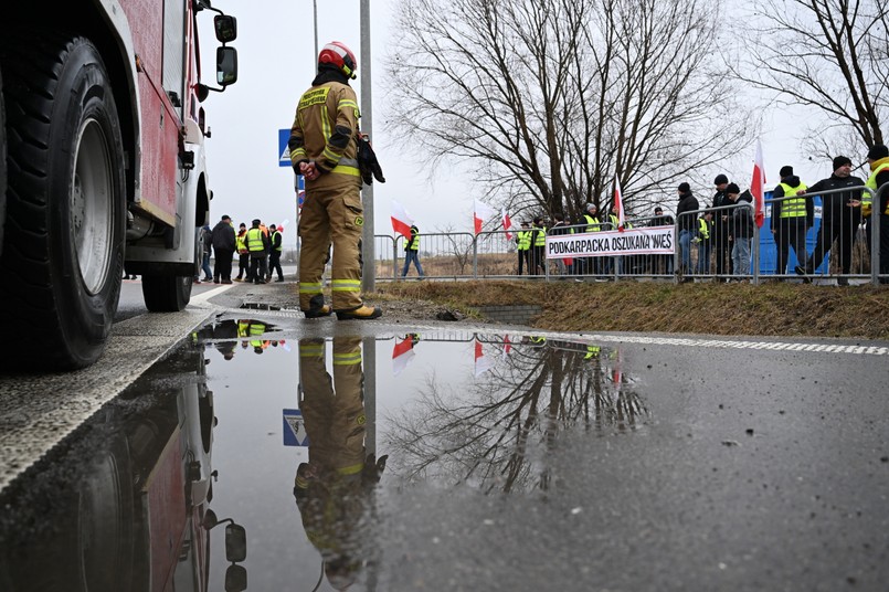 Protest rolników na drodze krajowej nr 28 przed polsko-ukraińskim przejściem granicznym w Medyce