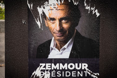 Éric Zemmour sytuuje się na prawo od Marine Le Pen.