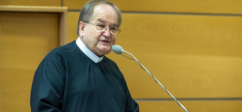 Roboty drogowe pokonały ojca Rydzyka. Nie dotarł na urodziny Radia Maryja