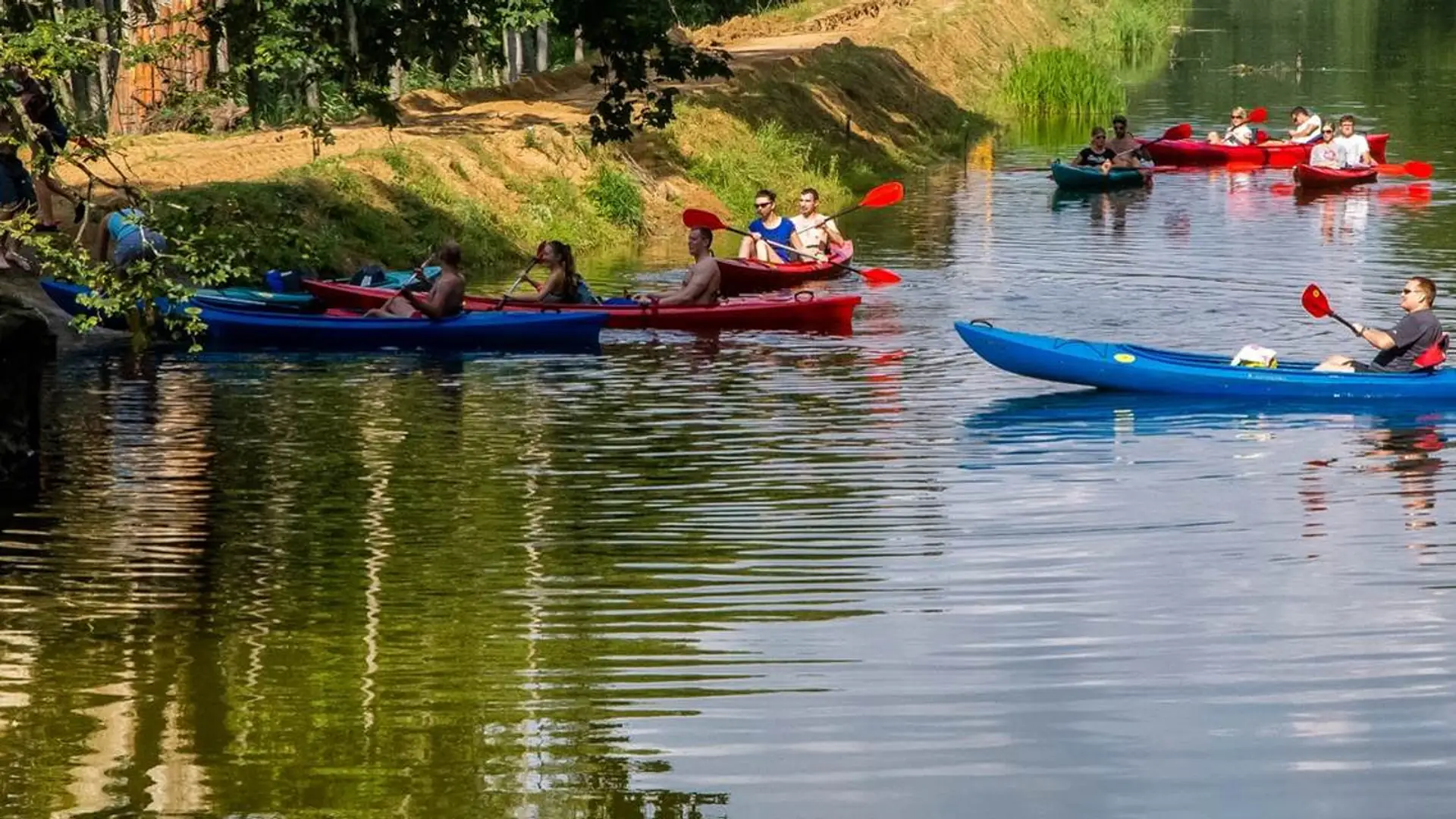 Daj się ponieść nurtowi przygody – ruszaj na kajaki do Pomorskiego!