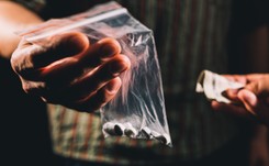 Proszek, tabletki, olejek do e-papierosa, a nawet spray do nosa. Groźne opioidy w dopalaczach