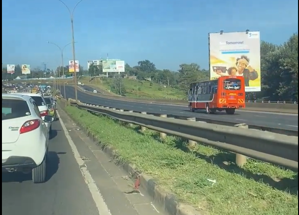 A super metro bus captured violating traffic rules along Thika Superhighway