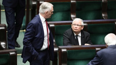 Warszawa, 06.04.2020. Prezes PiS Jarosław Kaczyński  oraz szef Porozumienia Jarosław Gowin w sejmie.  