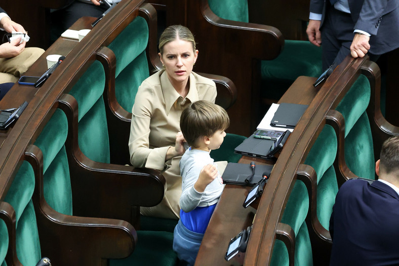 Aleksandra Gajewska zabrała syna do Sejmu