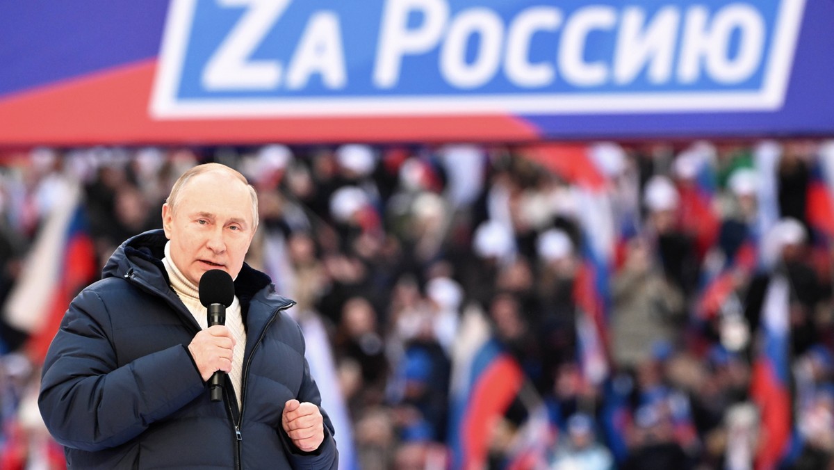 Władimir Putin na moskiewskim stadionie „Łużniki podczas koncertu z okazji 8. rocznicy „odzyskania Krymu