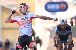 Ulissi wygrał drugi etap Giro d'Italia. Ganna zachował koszulkę lidera