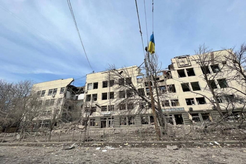 Zniszczenia po rosyjskim ataku w Mariupolu, 17 marca
