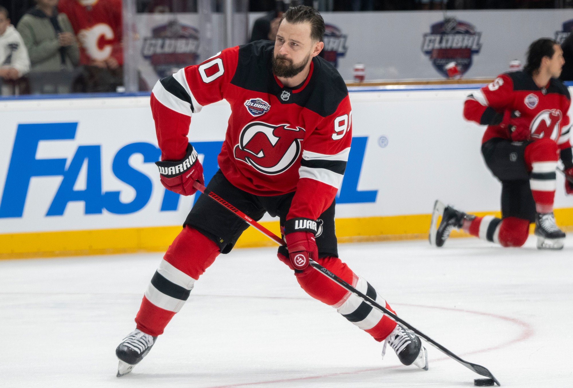 Slovenský hokejista Tomáš Tatar z New Jersey Devils počas rozkorčuľovania.
