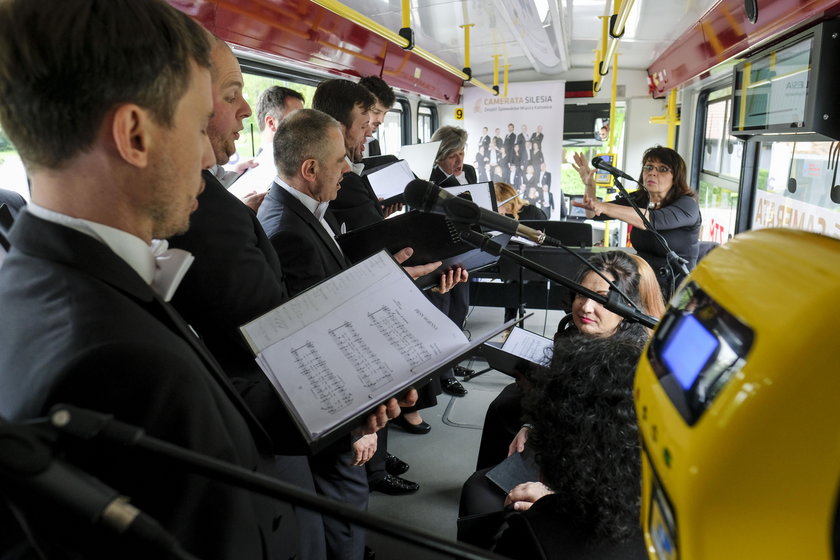 Katowice. Arie Moniuszki w tramwaju linii 43