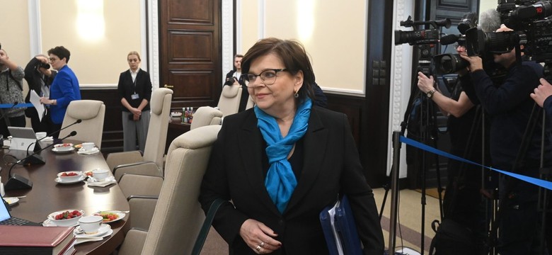 Rząd bierze się za e-papierosy. Jest decyzja ws. zakazu dla nieletnich