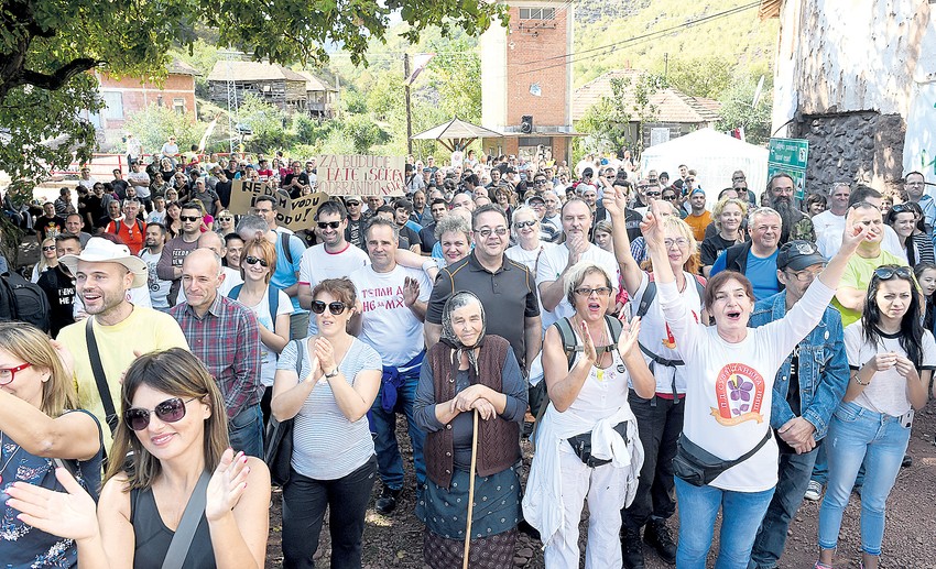Svakog dana 80 ljudi pripravno je tokom 24 sata i spremno da brane prelazak preko mosta