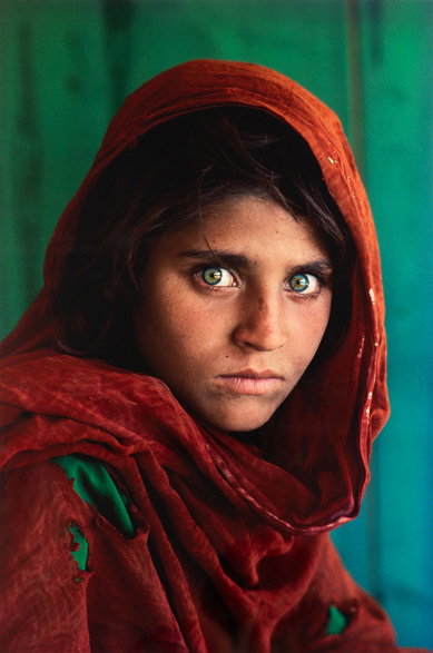 Kultowa fotografia Steve'a McCurry'ego ("Afghan Girl", 1984)