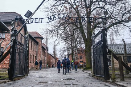 Wicepremier idzie na zwarcie z Facebookiem. Poszło o Muzeum Auschwitz