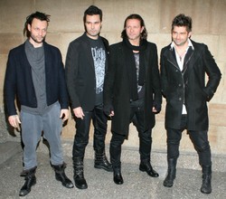 "Ten świat pojeb... jest". Tak śpiewa i gra "Ajron Majdan". WIDEO