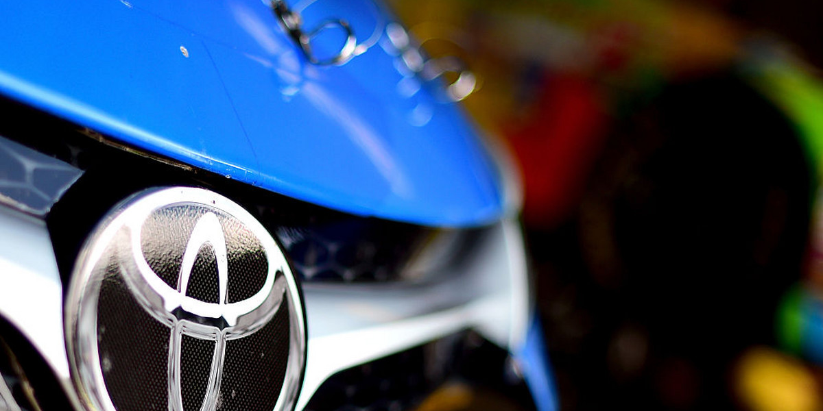 Toyota opracowała razem z Teslą elektryczną wersję modelu RAV4 sprzedawaną od 2012 roku w USA