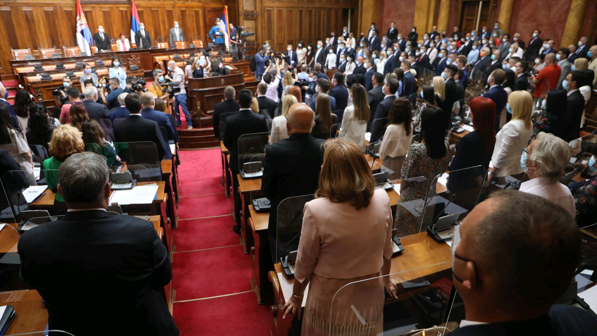 U Skupštini Srbije sada zvanično sme da se psuje i već znamo kakav nas šou očekuje