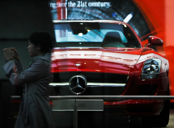 Salon samochodowy w Szanghaju... Jest na czym zawiesić oko :)