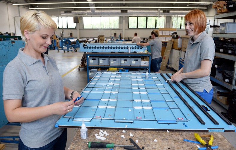 Jak informuje Kielecki Park Technologiczny, firma nabyła prawo własności do tego terenu i zainwestowała w budowę blisko 6 mln zł. Jak zaznaczył wiceprezes firmy, decyzja o wyborze Kielc padła m.in. ze względu na dostępność odpowiednio przygotowanej kadry.