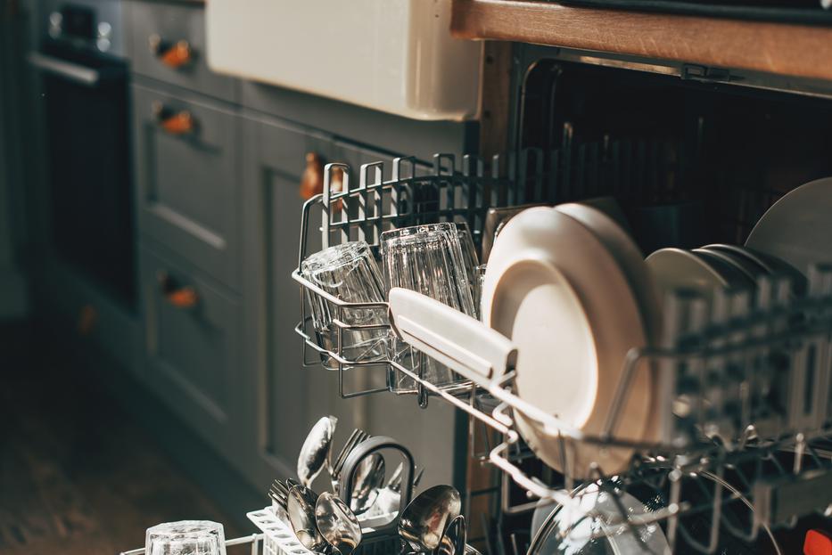 A jó háziasszony tudja: ezeket sosem szabad a mosogatógépbe tenni, a családod egészsége múlhat rajta  fotó: Getty Images
