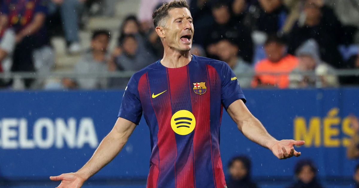 Lewandowski "złym policjantem" w Barcelonie. Nie dostał poparcia od kolegów z drużyny